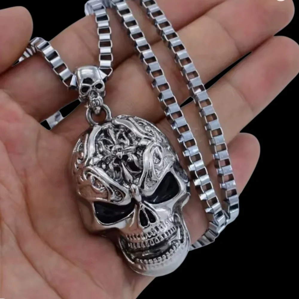 Silver‎ Skull Pendant Necklace